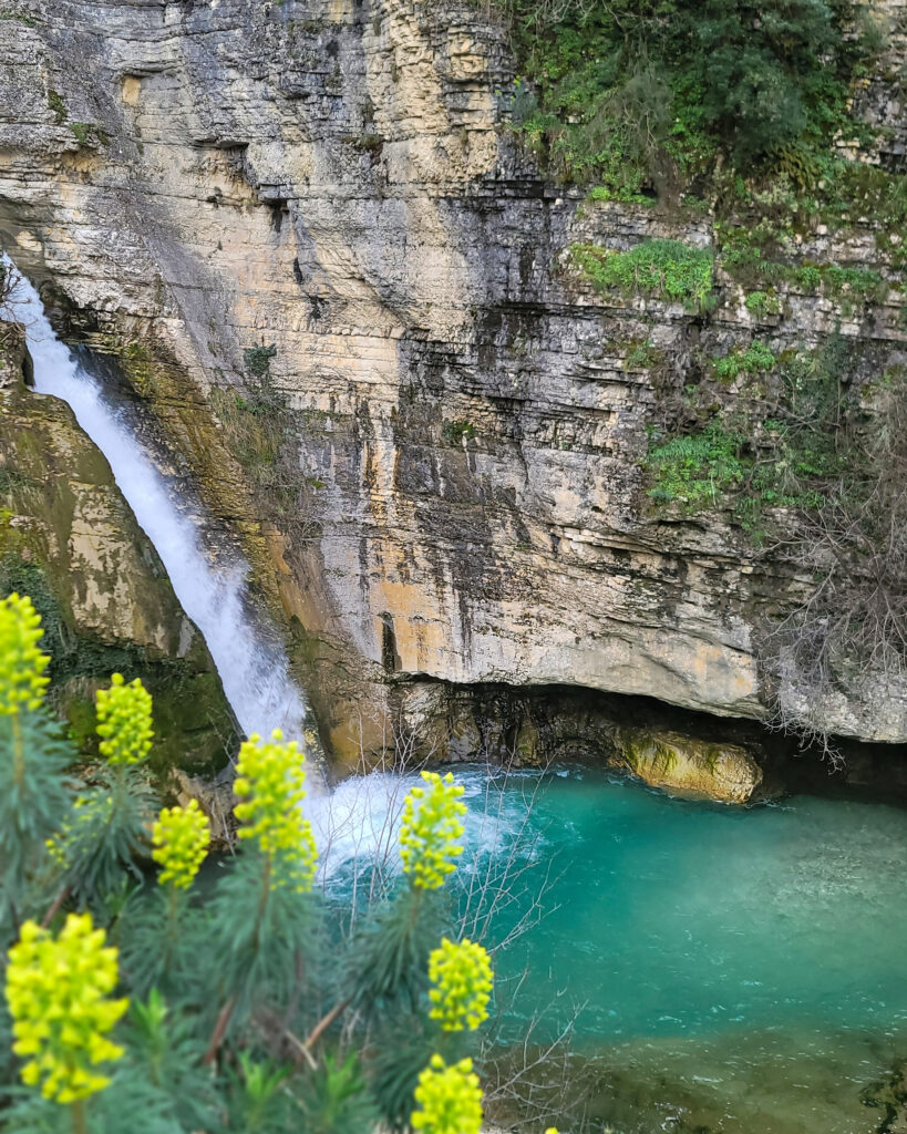 Nivica Travel Guide