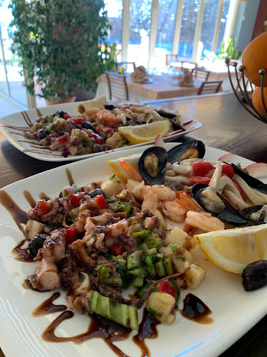 Fish plates in Durres