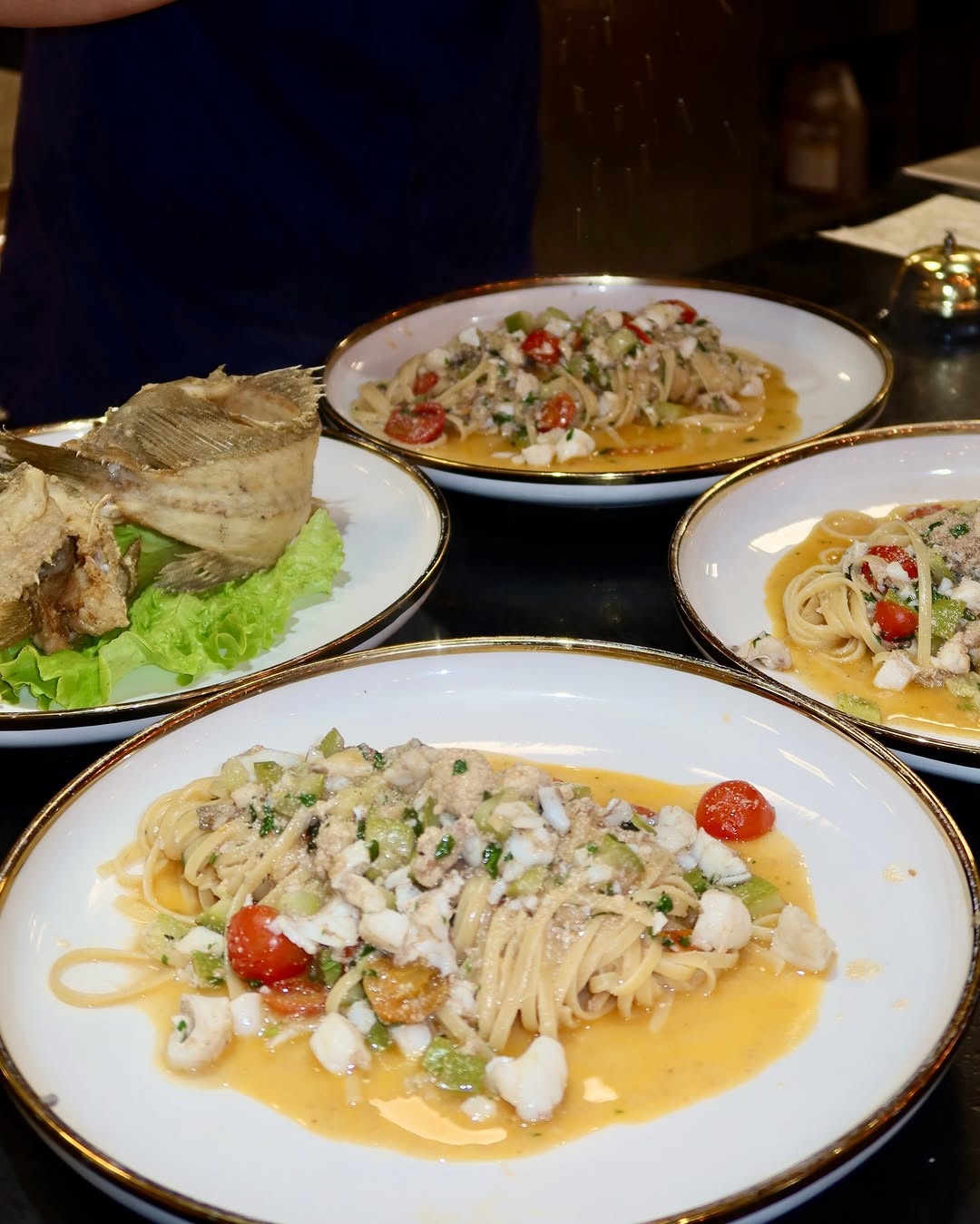 Fish plates in Durres