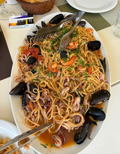 Fish plates in Durres