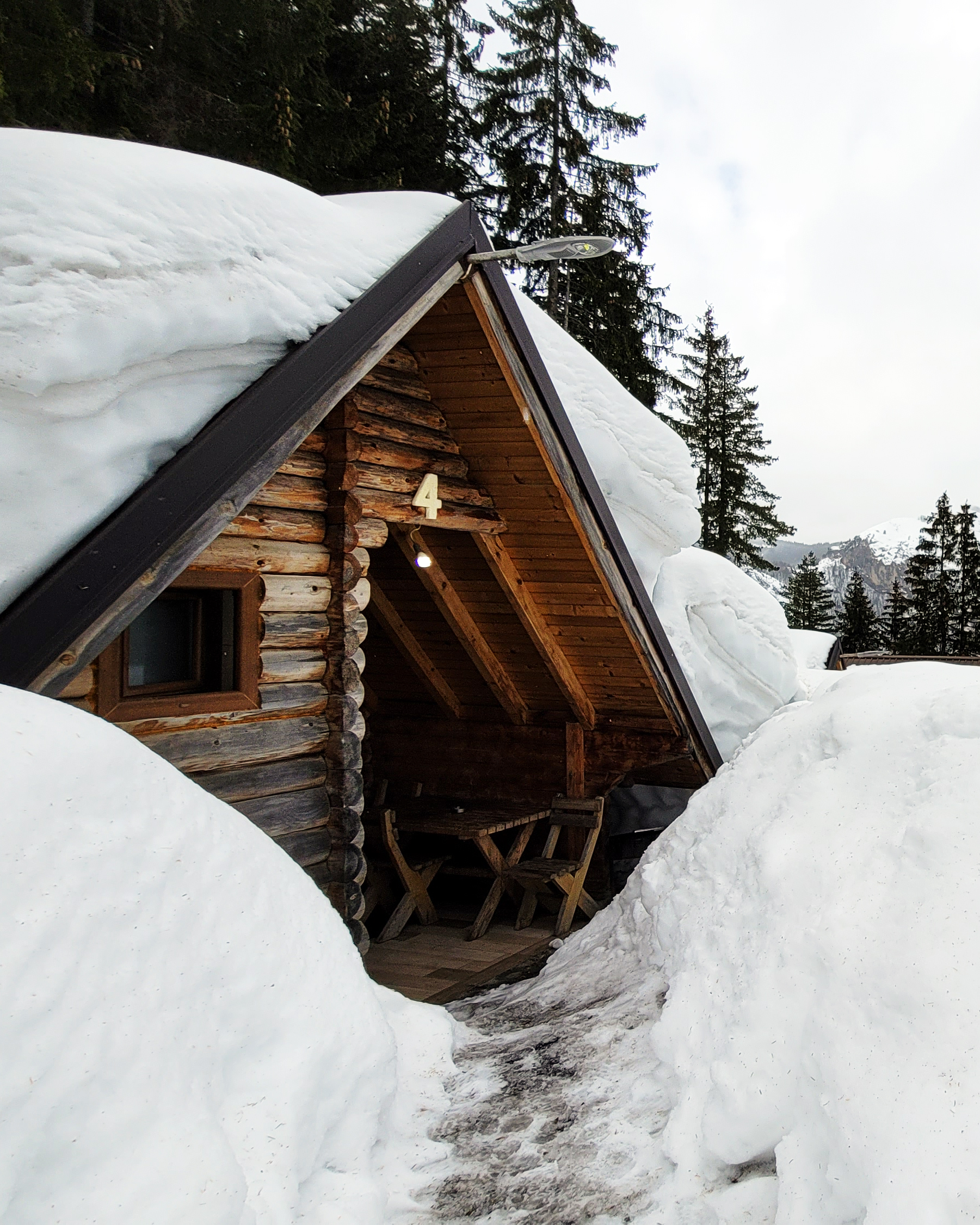 Cabins in Liqenat