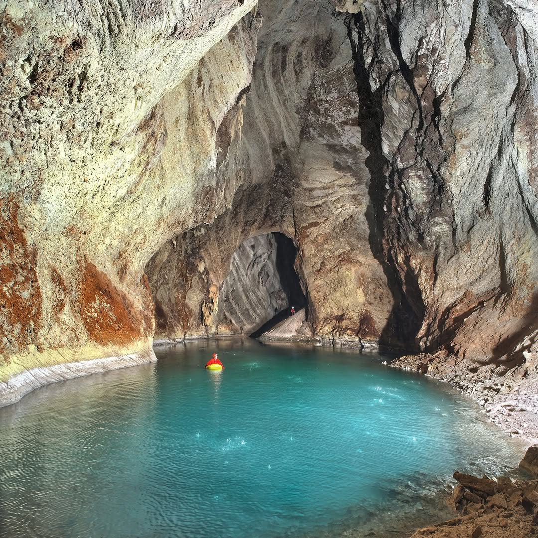 Underground thermal lake