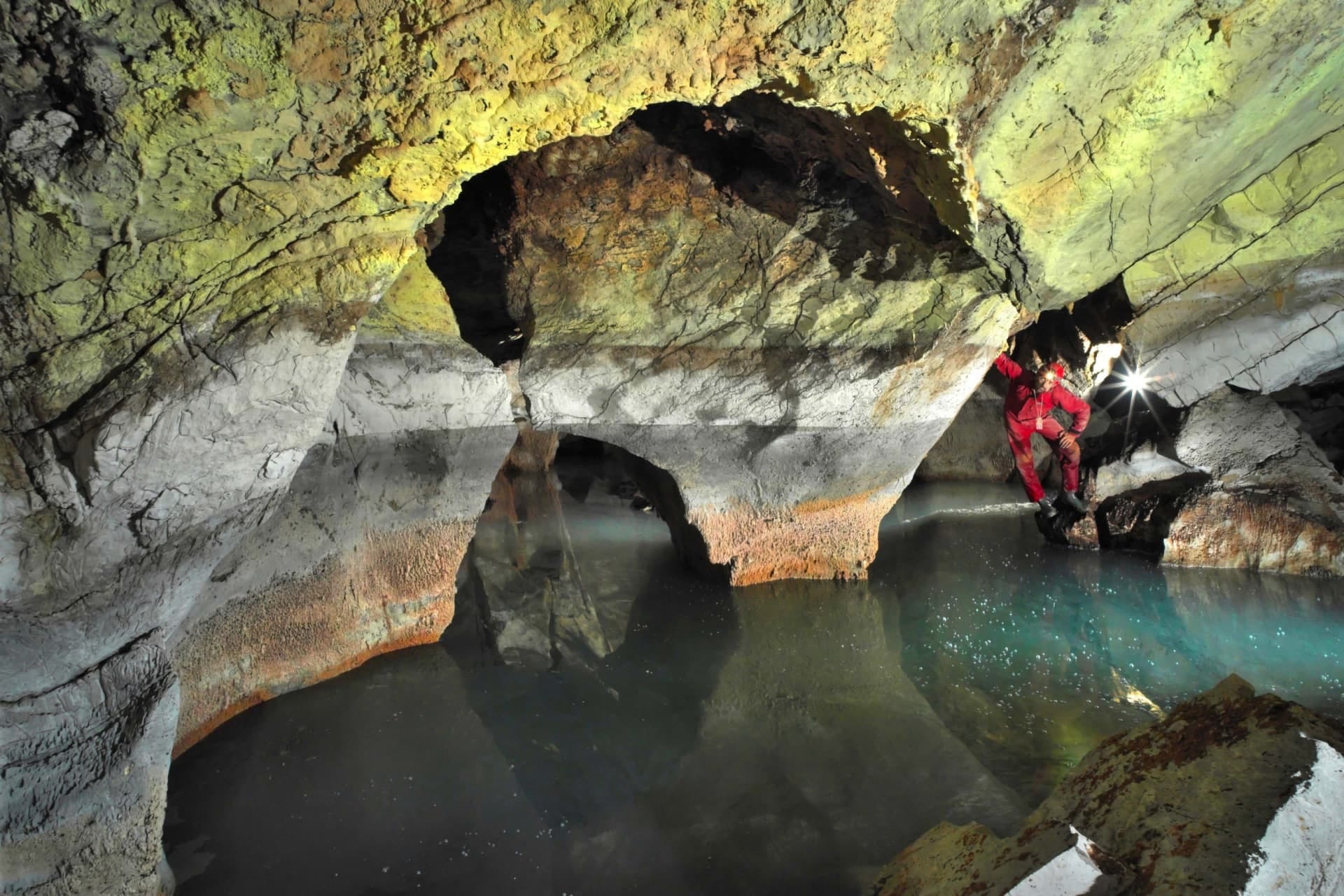 Underground thermal lake