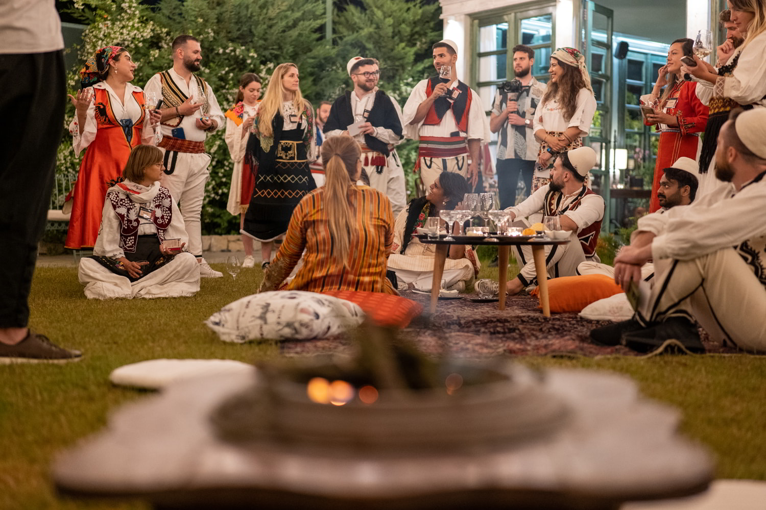 shfaqje kulturore në mbrëmje
