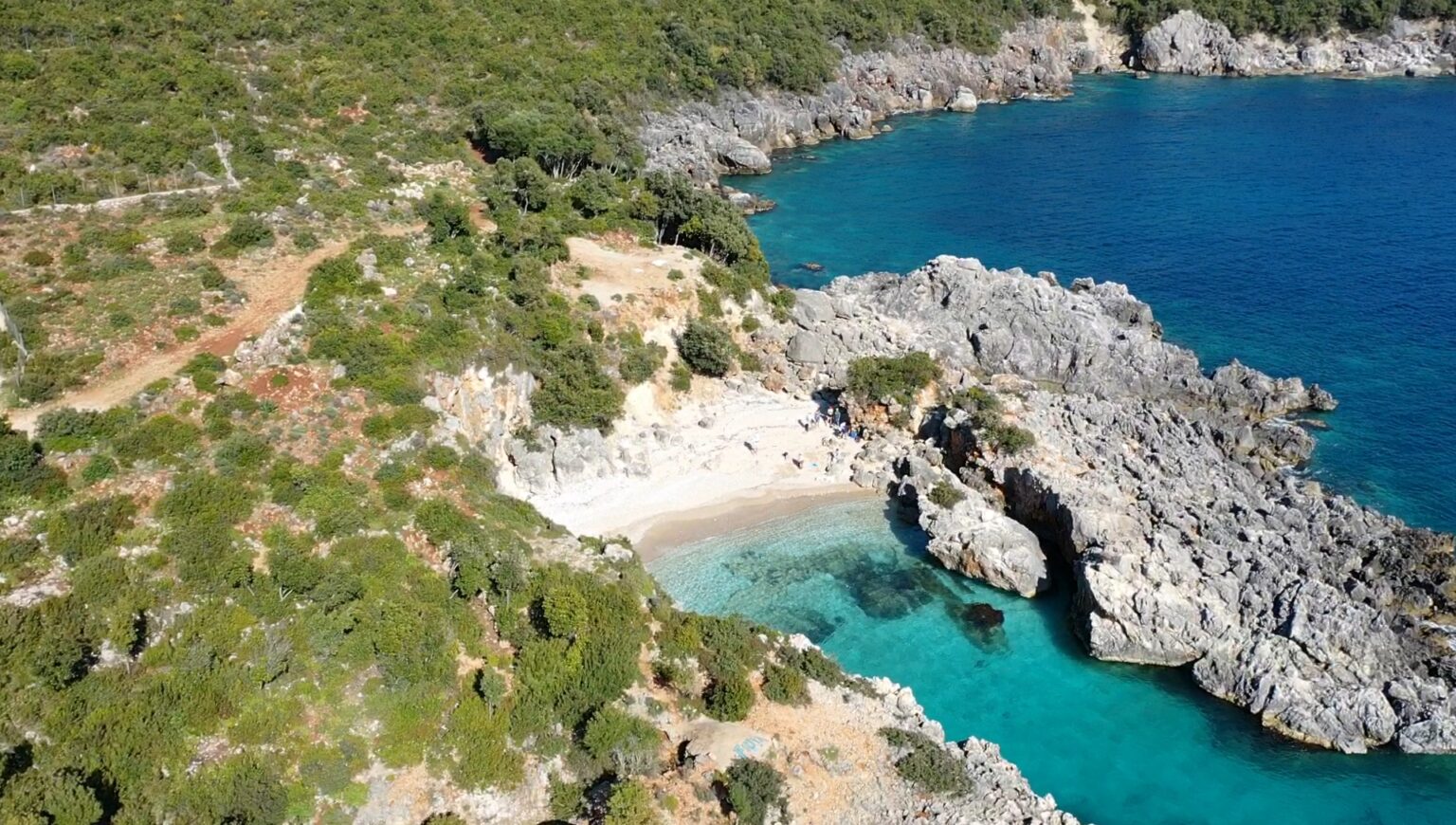 best-beaches-in-the-albanian-riviera-10-places-worth-visiting-in-2026