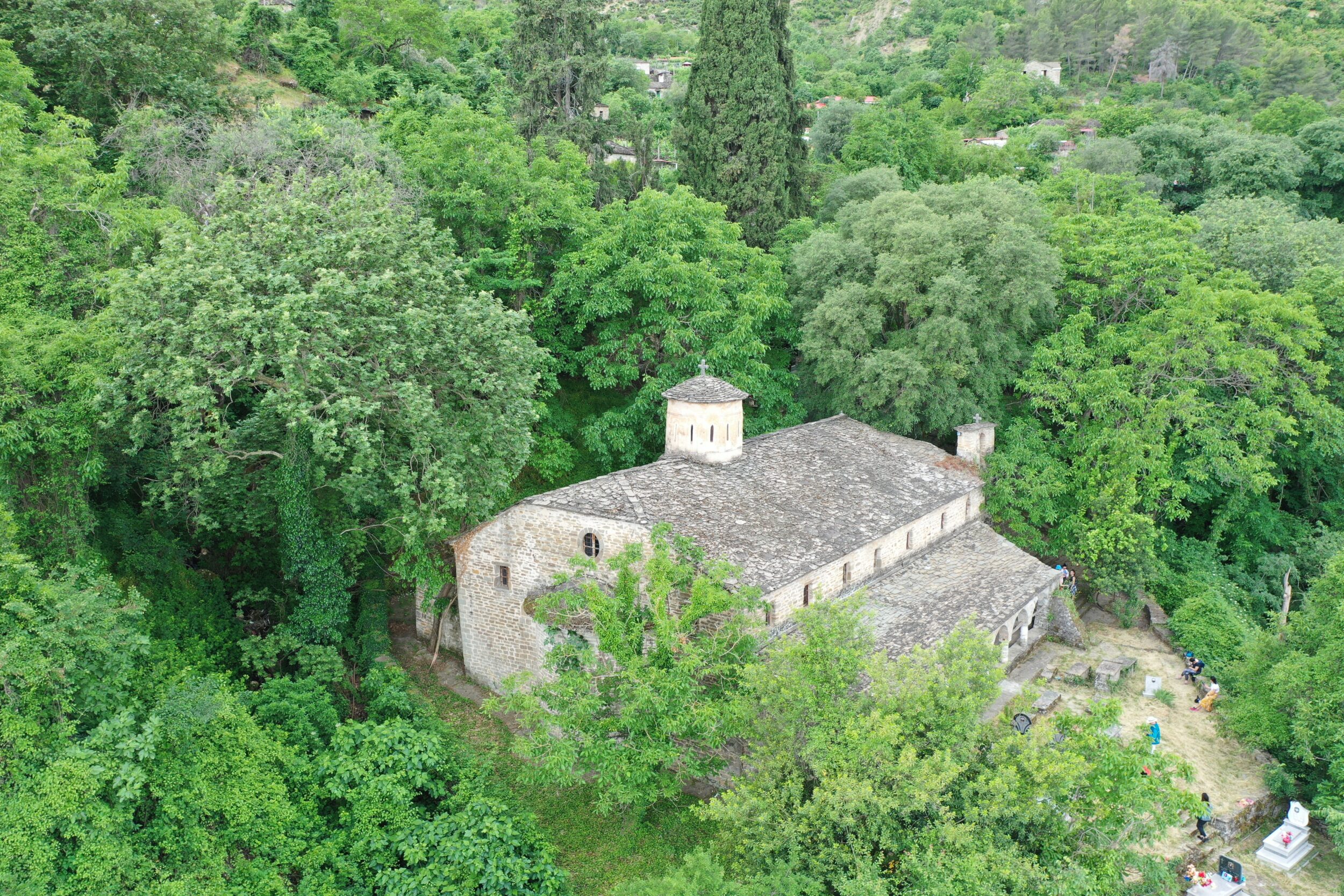 Read more about the article Leusë – Një perlë e fshehur pranë Përmetit