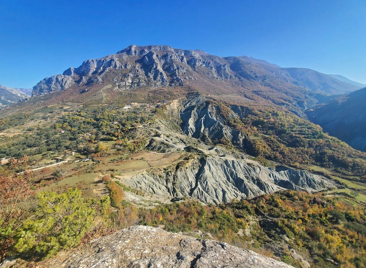 Maja e Tujanit trail Pine Albania