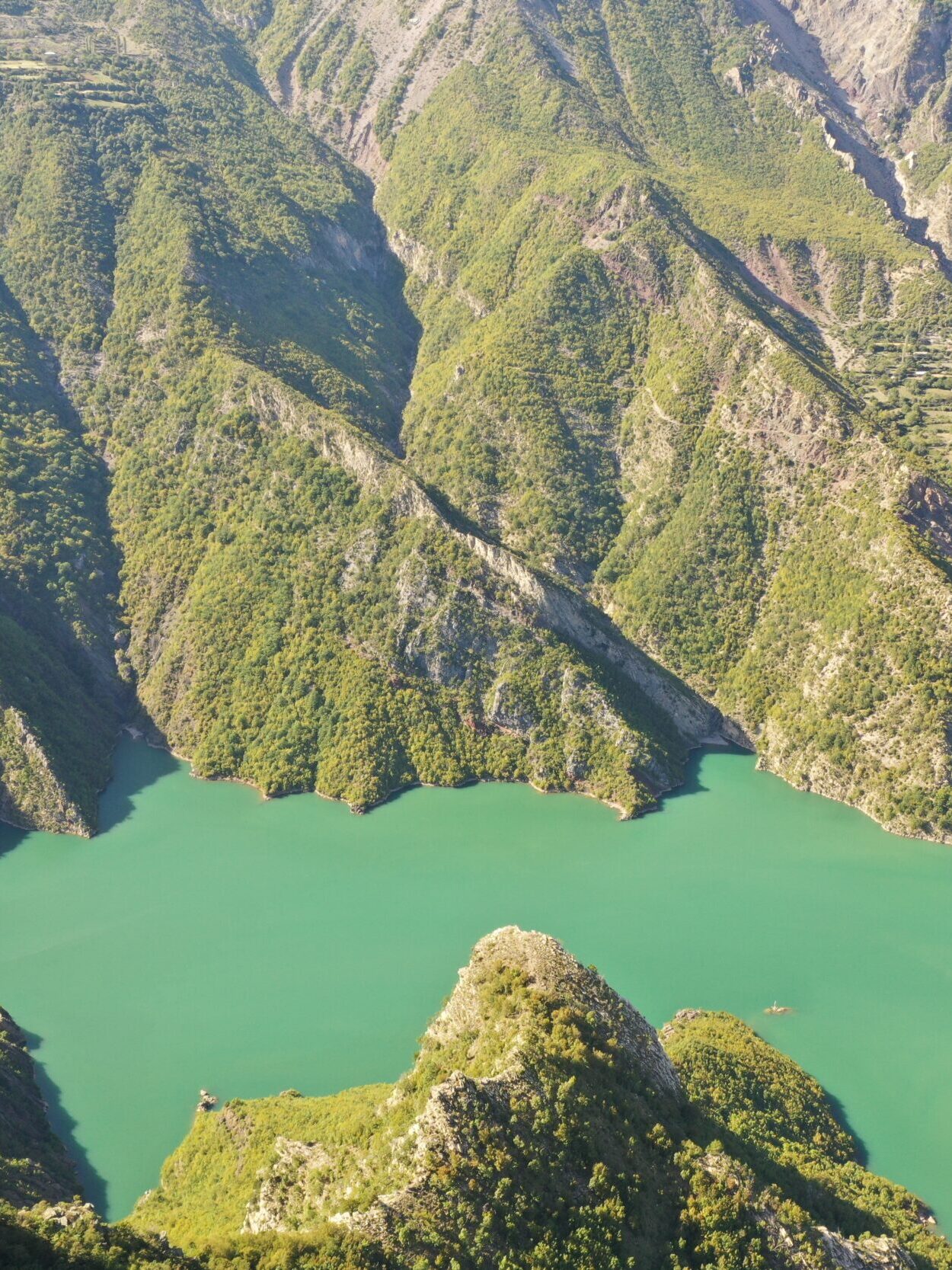 Trail overlooking Lake Koman near Maja e Murgës in autumn