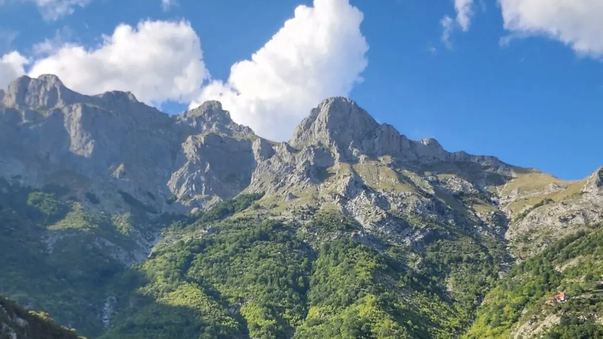 Itinerario escursionistico Selcë–Vermosh attraverso le montagne del Kelmend nell'Albania settentrionale