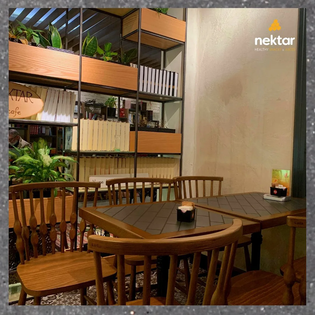 Caffè e lettura Tirana