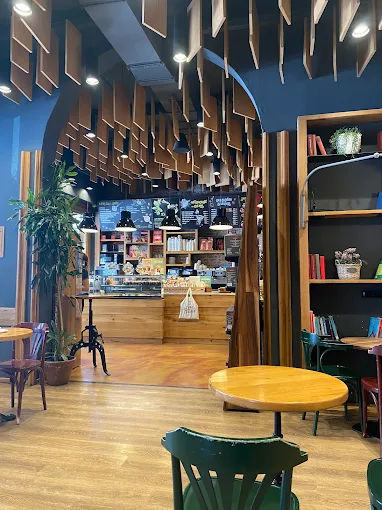 Libreria con caffè Tirana