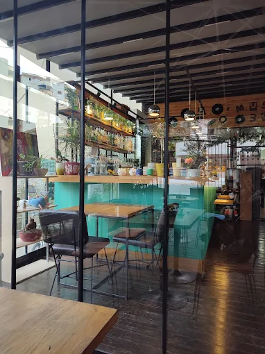 Caffetteria per leggere Tirana