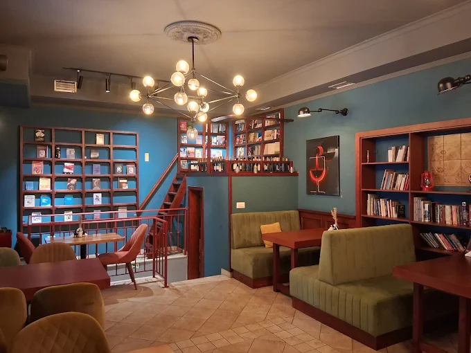 Angolo lettura Tirana