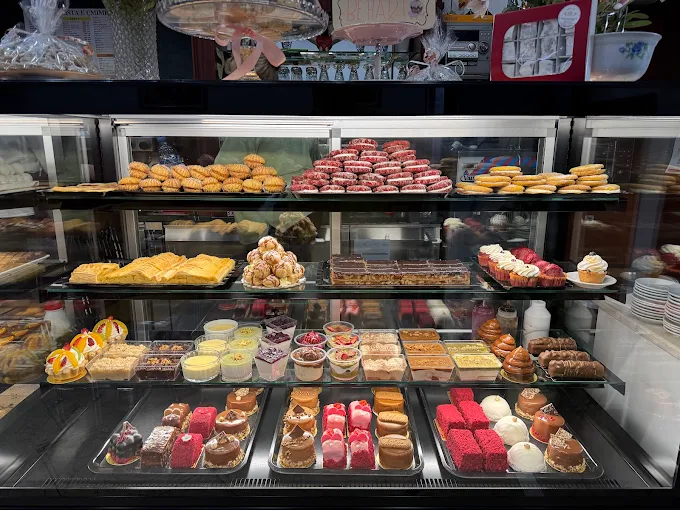 Read more about the article Best dessert shops in Tirana (2025 Guide): Where to find the best desserts in the city