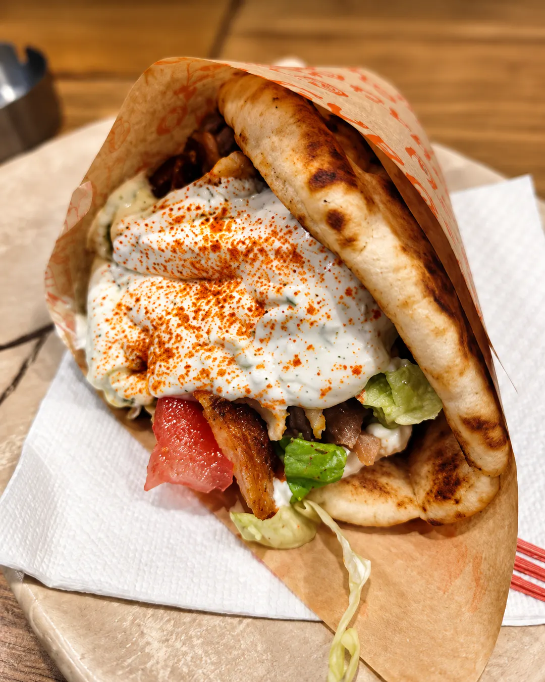Gyro dhe patate të skuqura në My Gyro's Tiranë
