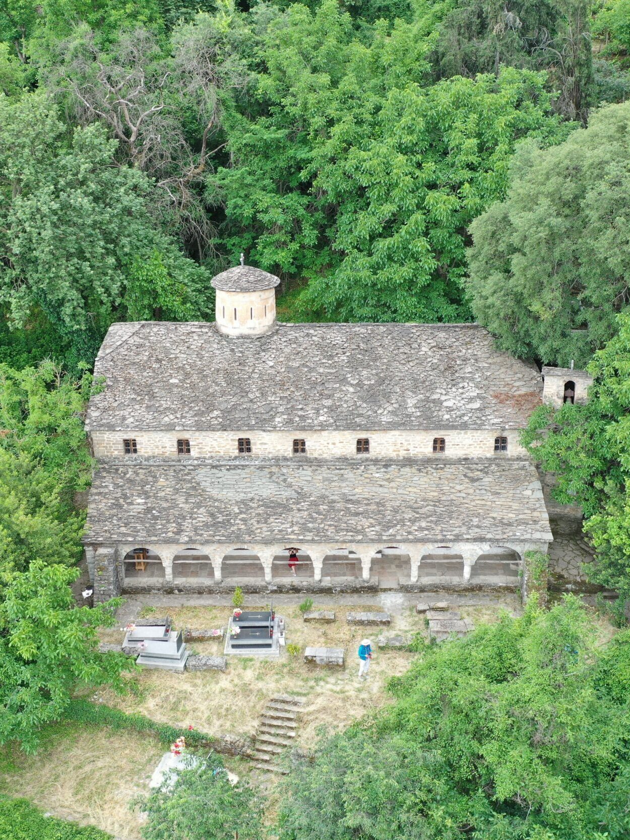 Vista della Chiesa di Santa Maria a Leusë