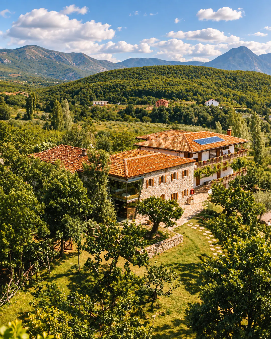 L'agriturismo Mrizi i Zanave circondato dalla natura nell'Albania settentrionale