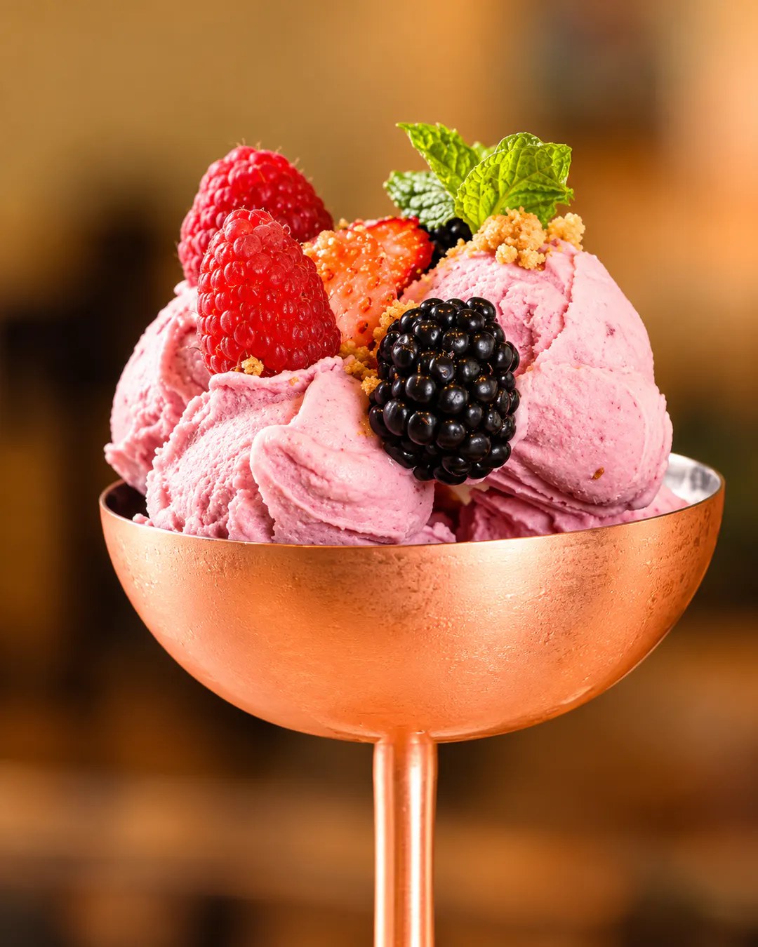 Gelato artizanale me fruta pylli dhe fruta të freskëta te CioccolatItaliani në Tiranë