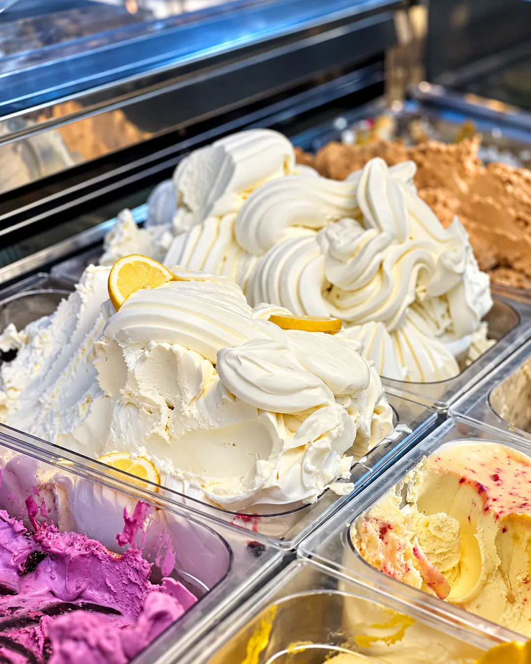 Përzgjedhje shijesh gelato artizanale te Gelateria Vrioni në Tiranë