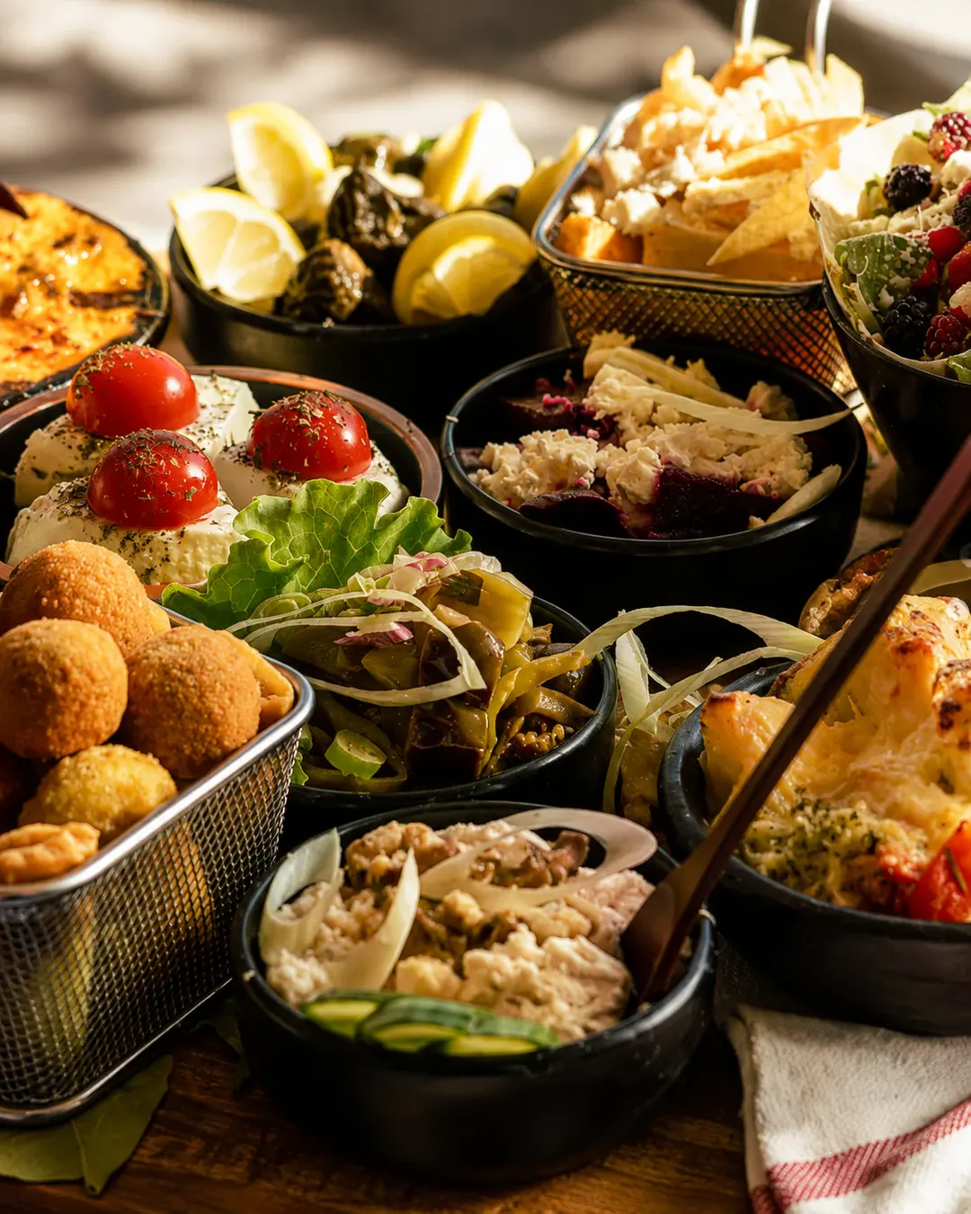Meze tradicionale shqiptare në Restaurant & Hotel Panorama në Krujë