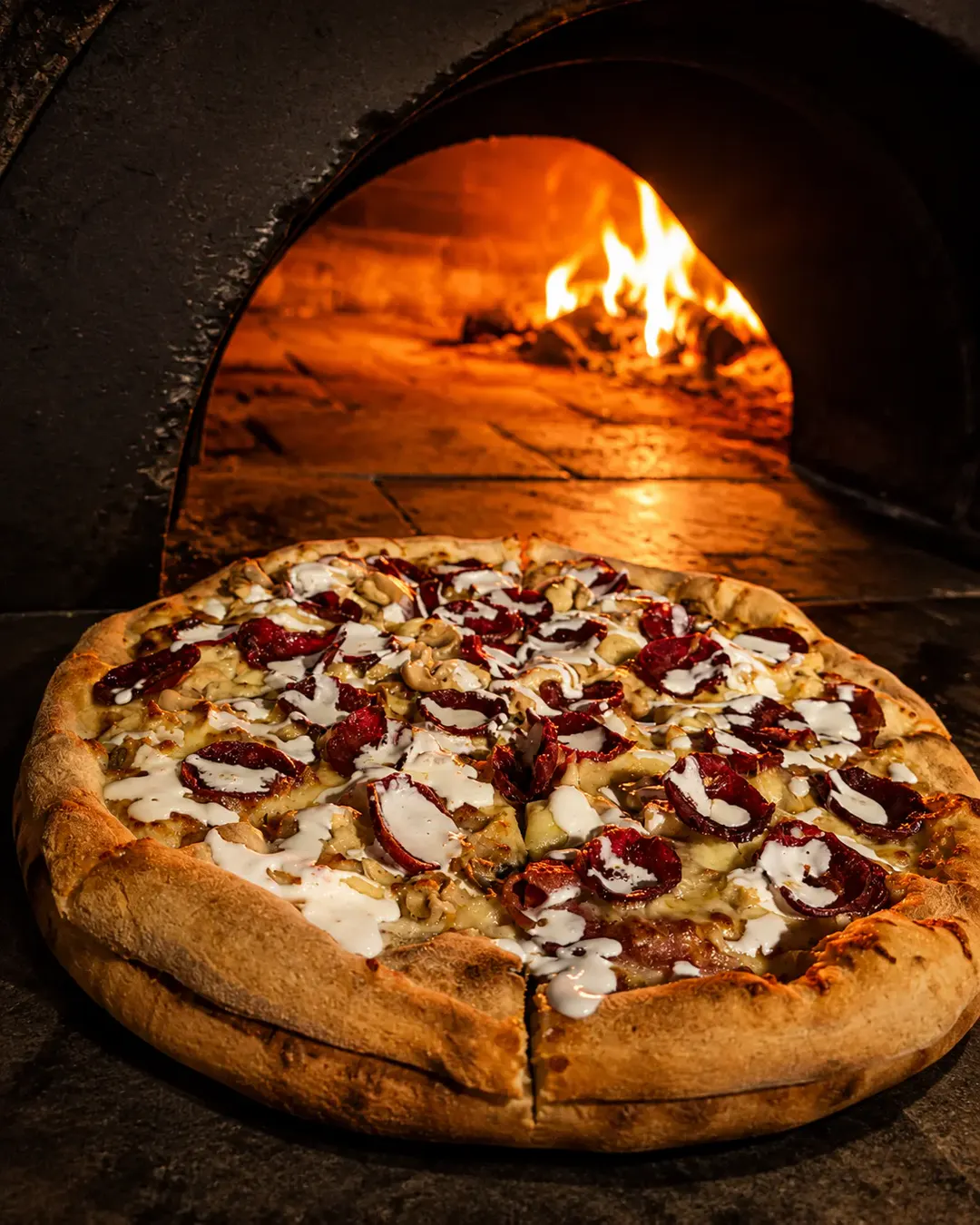 Pizza në furrë druri në Pizzeria Kupa në Krujë
