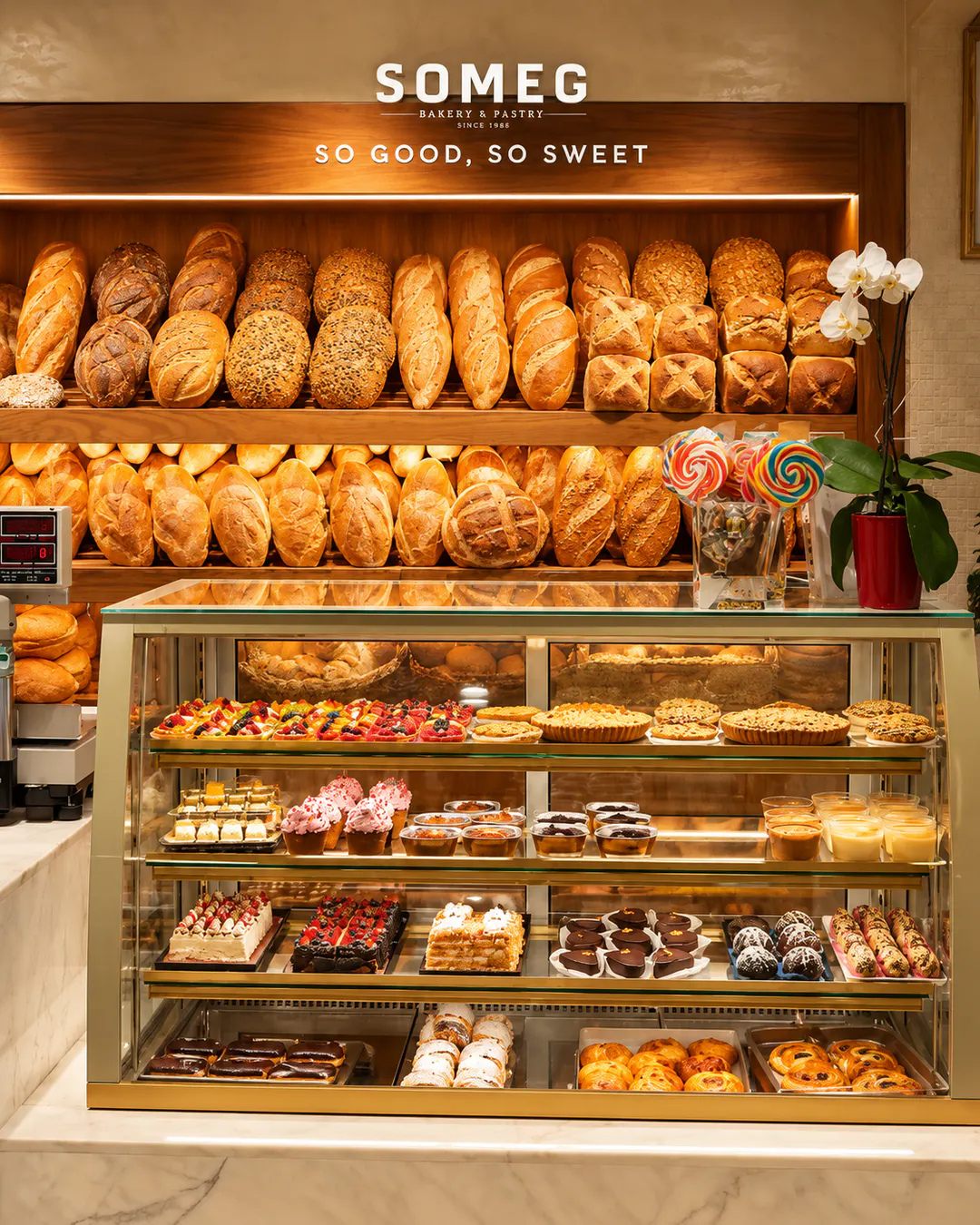Bukë e freskët në SOMEG Bakery & Pastry në Tiranë
