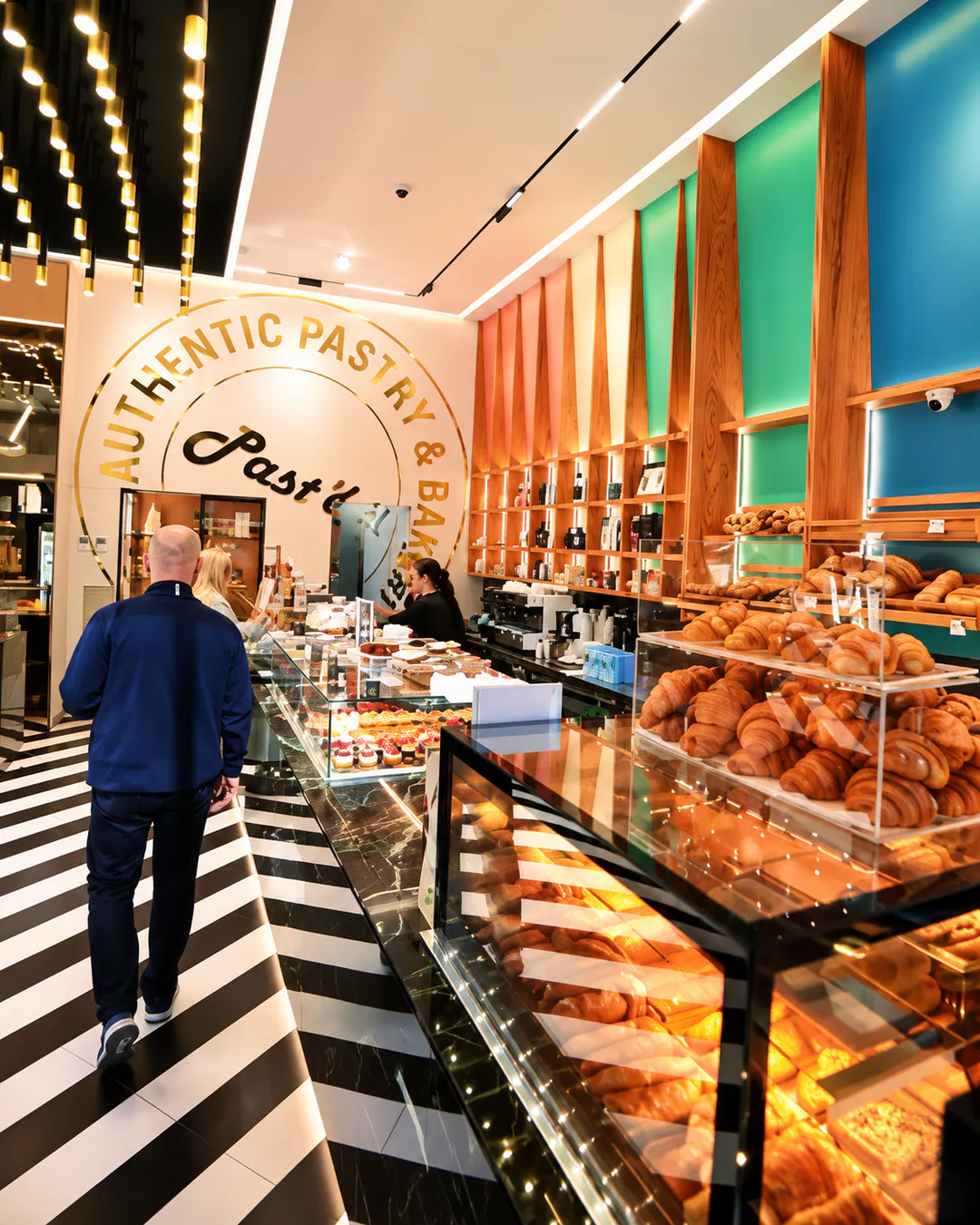 Bukë e freskët në Past'el Pastry & Bakery në Tiranë