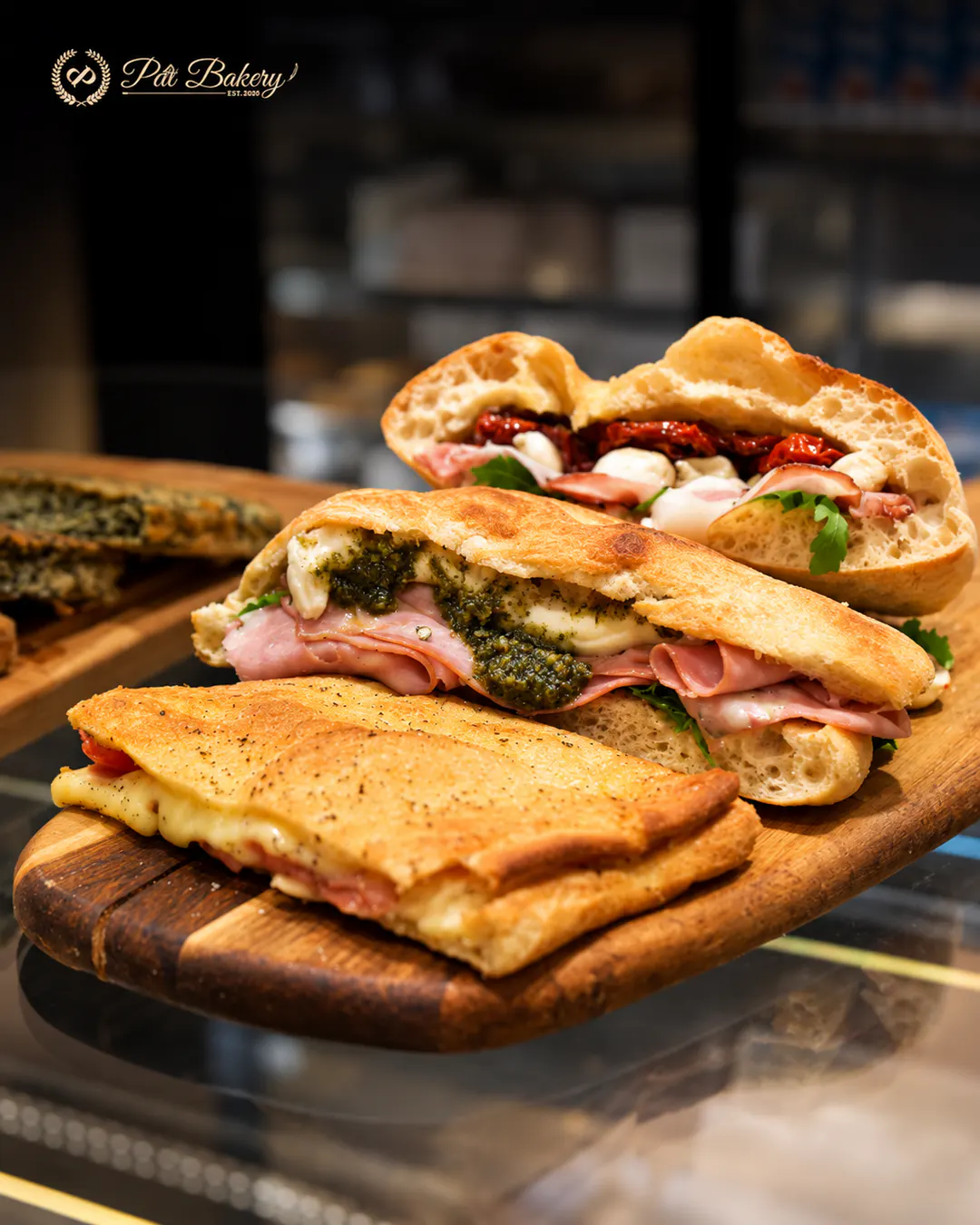 Sanduiçe të freskëta dhe alternativa të kripura në Peti Bakery në Tiranë