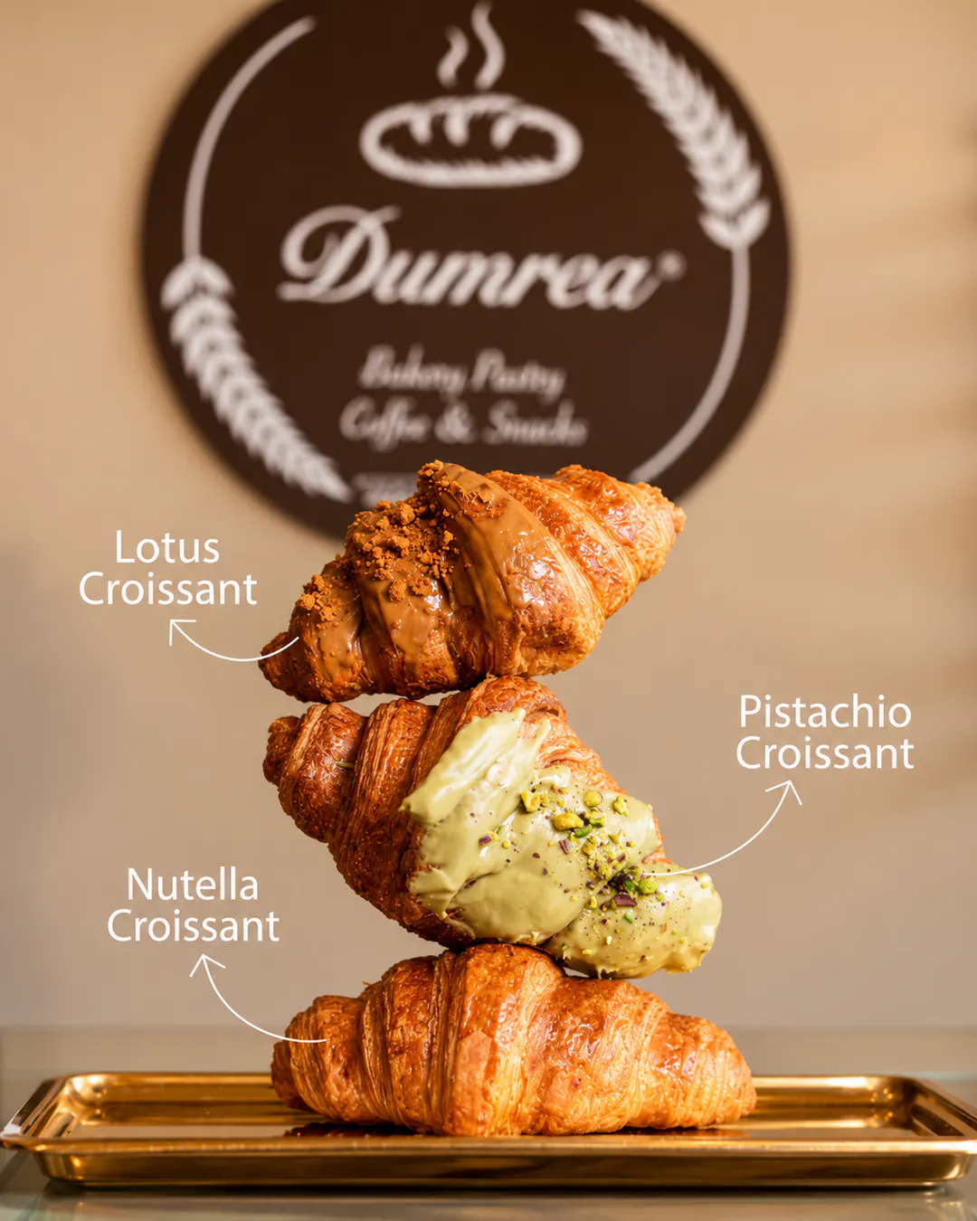 Produkte të sapopjekura në Dumrea Bakery Pastry në Rrugën e Kavajës në Tiranë