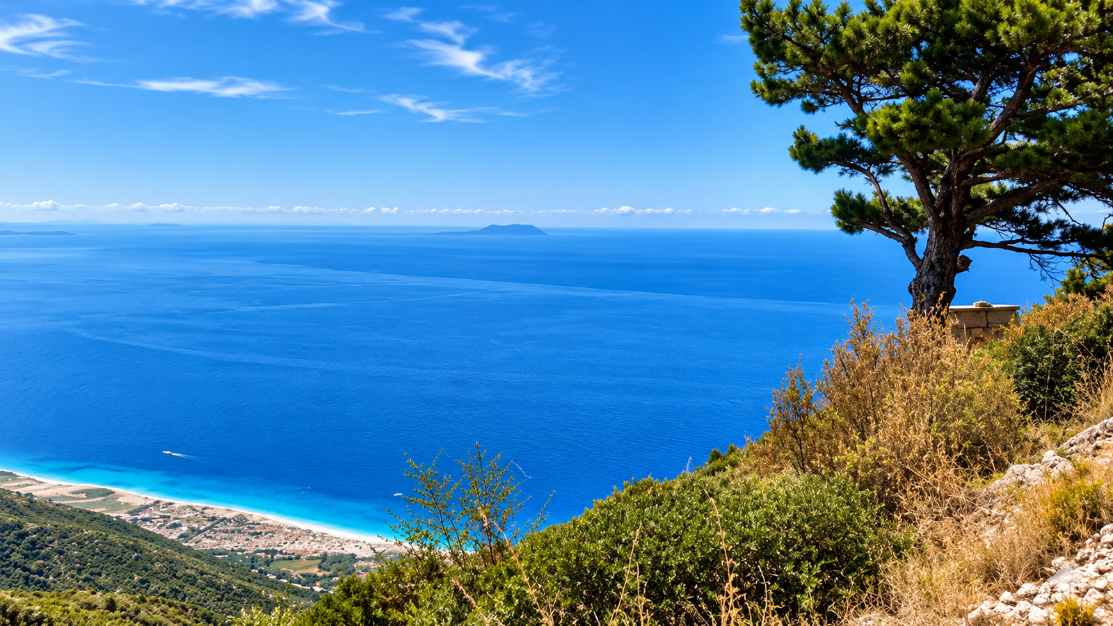Vista da Maja e Thanasit sulla Riviera Albanese e sul Mar Ionio nel Parco Nazionale di Llogara