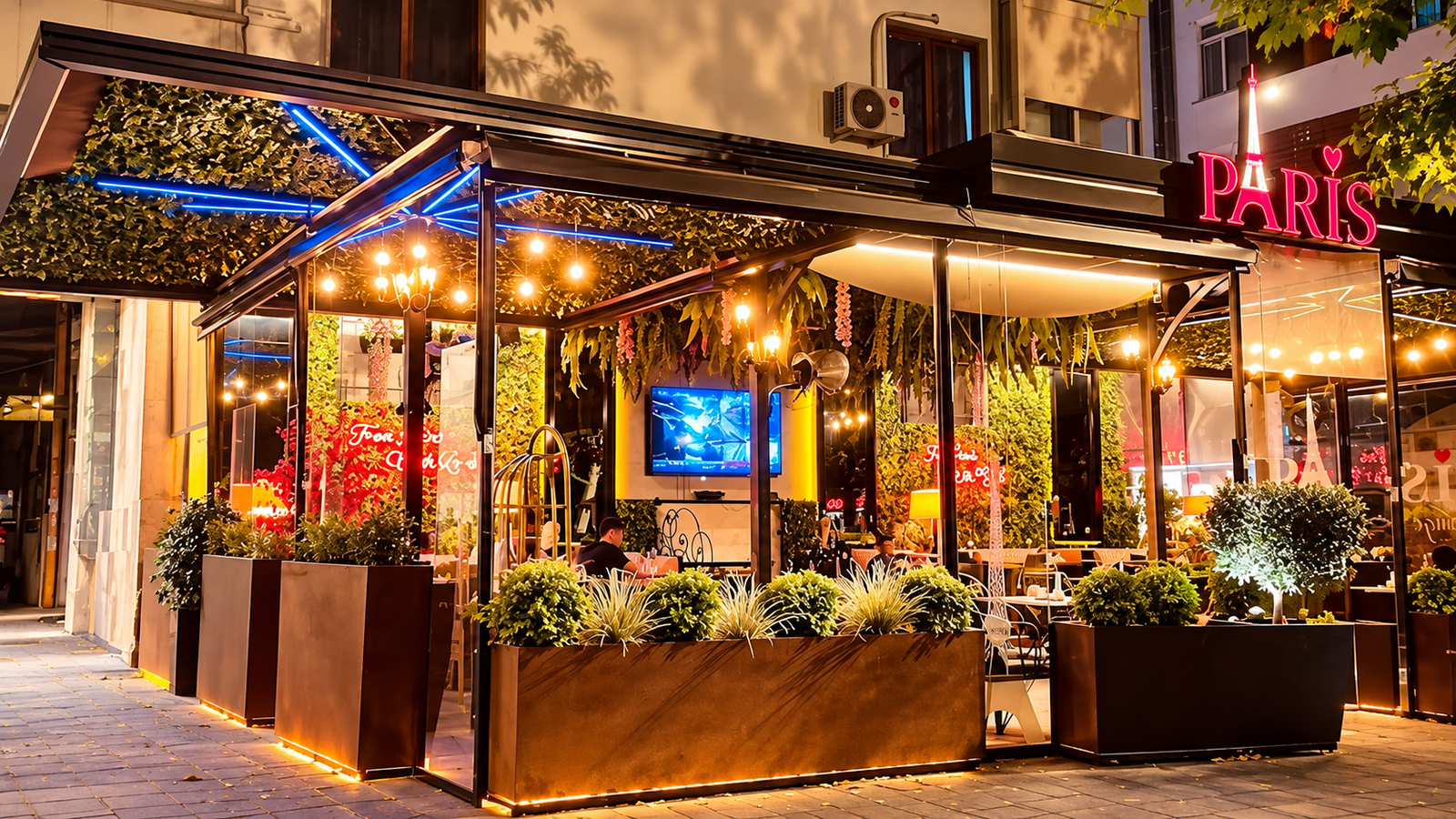 Pizza Paris Tiranë, piceri dhe bar 24/7 në qendër të Tiranës