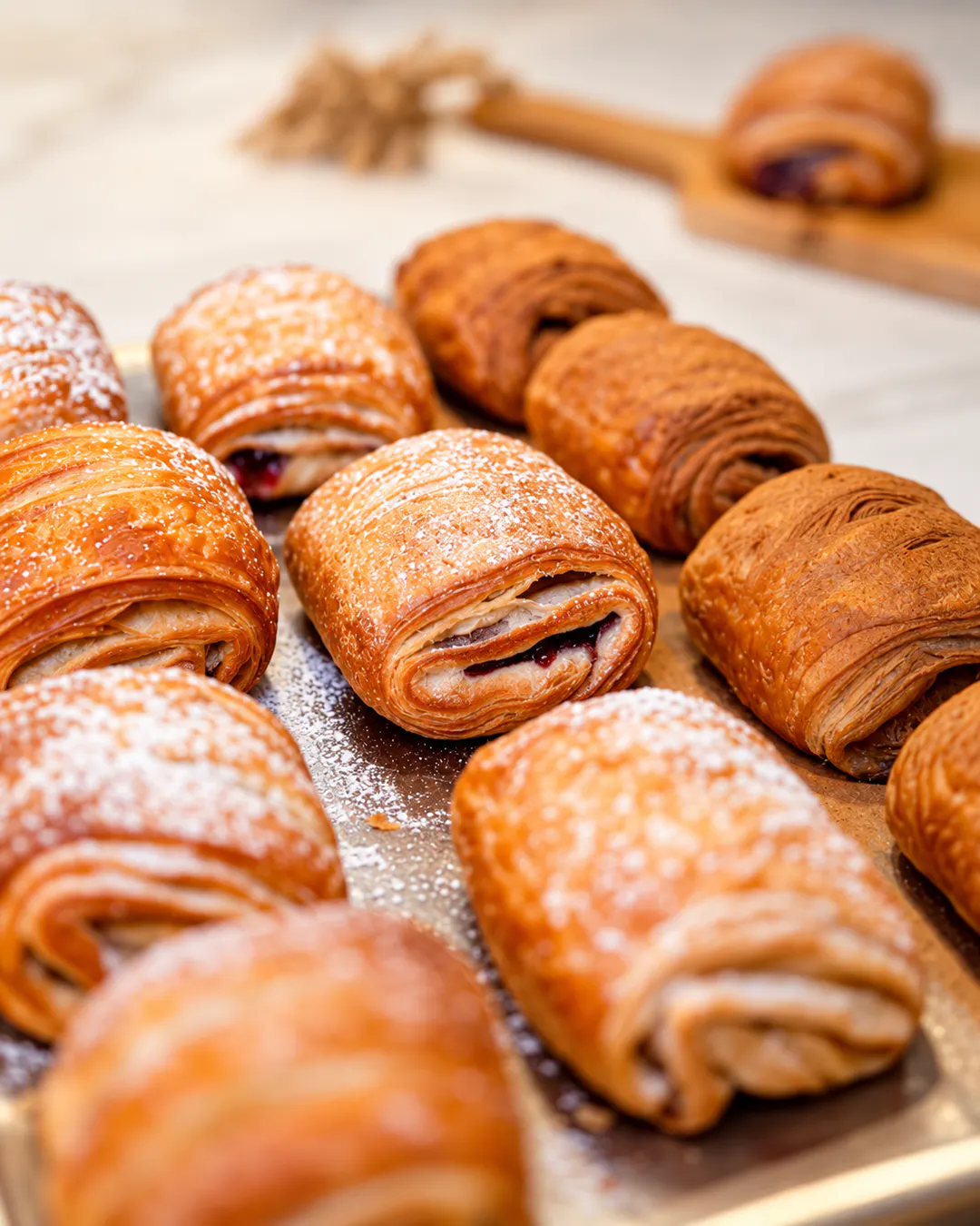Kroasantë dhe produkte pastiçerie në Pastry & Bakery Nela në Tiranë