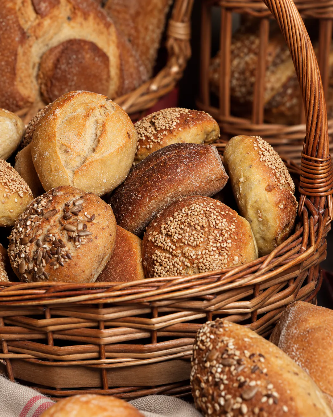 Produkte të ëmbla dhe të kripura të pjekura në Pastry & Bakery Nela në Tiranë