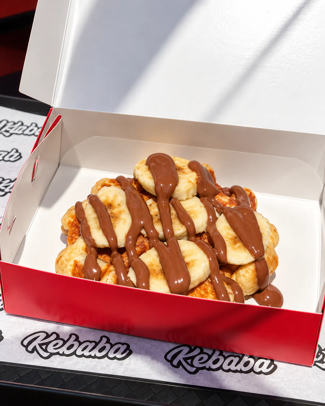 Waffle in stile belga con banana e cioccolato da Kebaba a Tirana