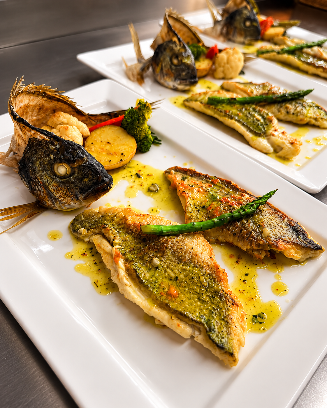 Restoranti KingFish dhe pamjet nga laguna në Patok, Shqipëri
