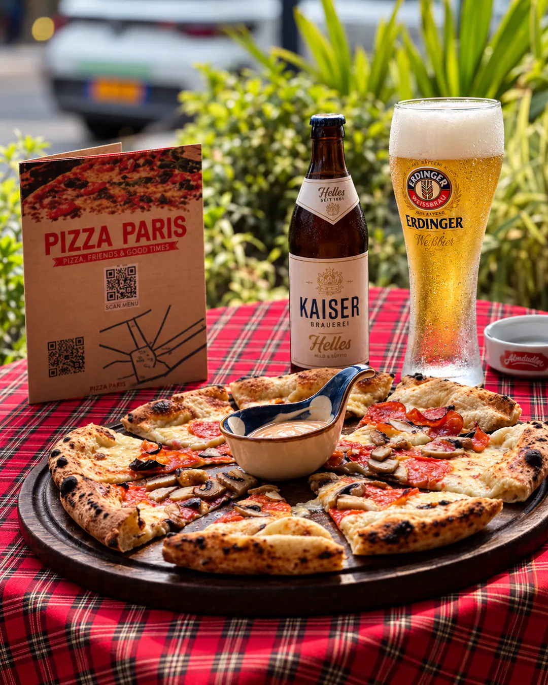 Casual pizza at Pizza Paris in central Tirana