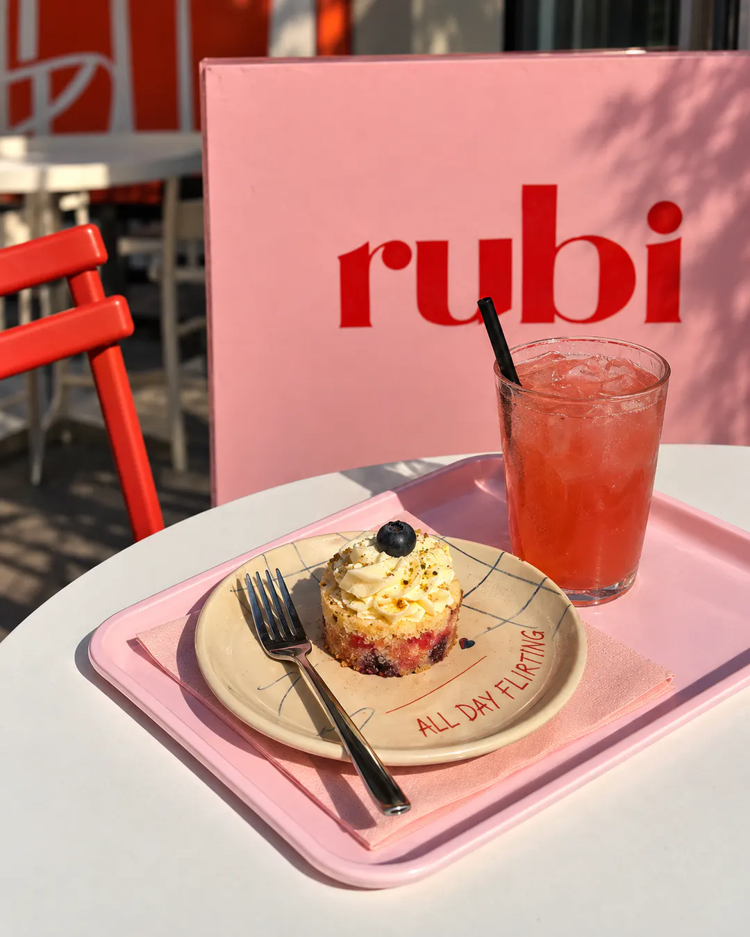 Dessert e bevanda rinfrescante da RUBI Cakes & Specialty Coffee a Kika 2, Tirana