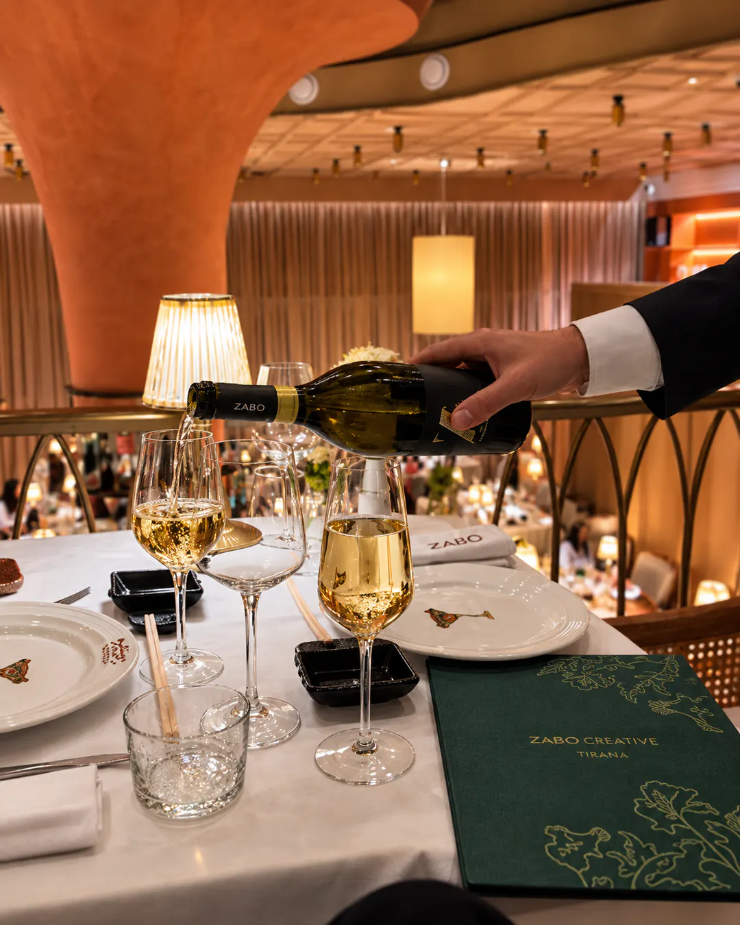 Shërbim vere dhe atmosferë elegante fine dining në ZABO Garden në Tiranë