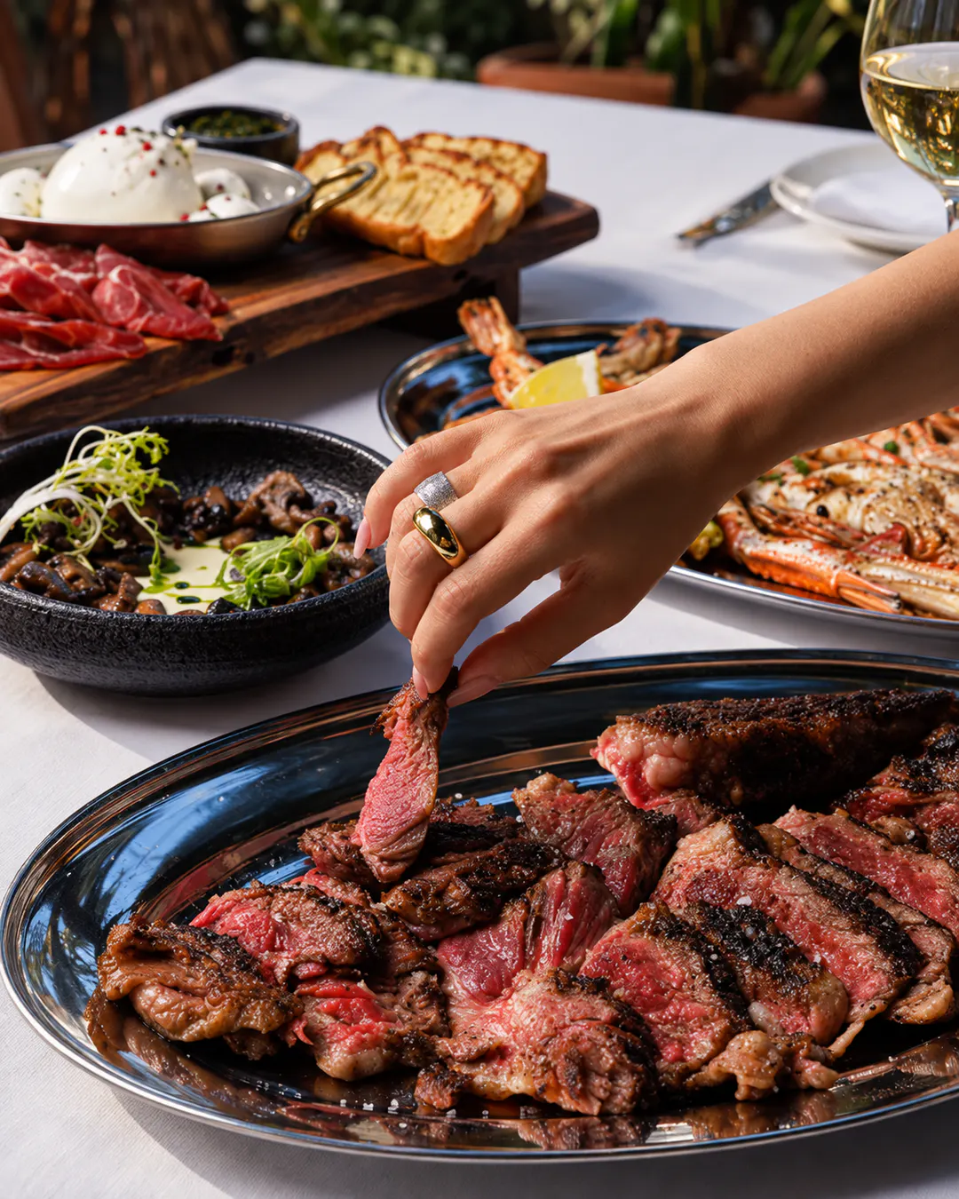 Pjata mesdhetare fine dining dhe mish premium në ZABO Garden në Tiranë