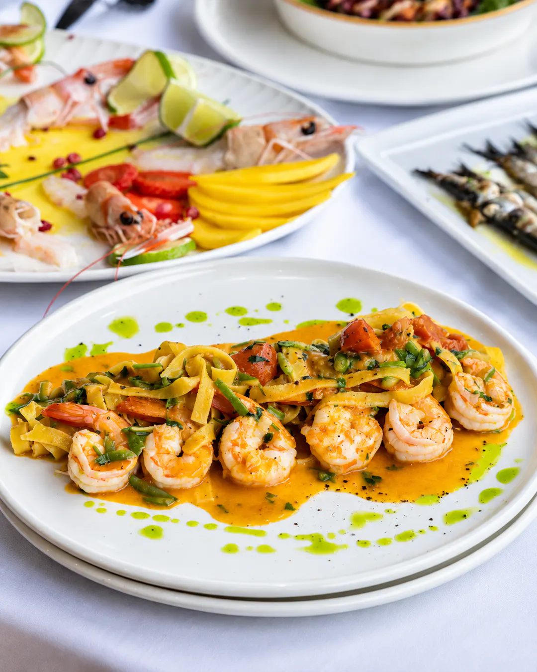 Pasta me karkaleca dhe fruta deti të freskëta në Galeone Seafood Restaurant në Tiranë